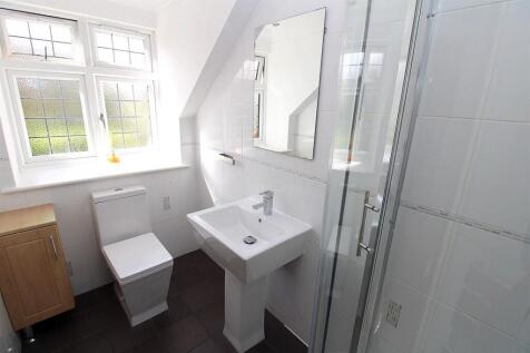 EN SUITE.JPG