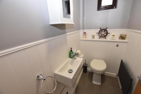 Cloak room w.c