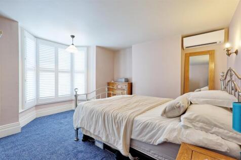 IMG_1979_80_81_easyHDR-interior3.jpg