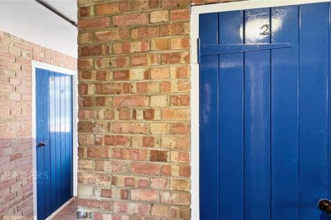 2 Internal Cupboards