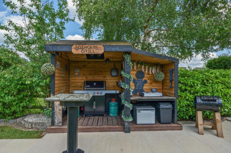Outdoor Kitchen