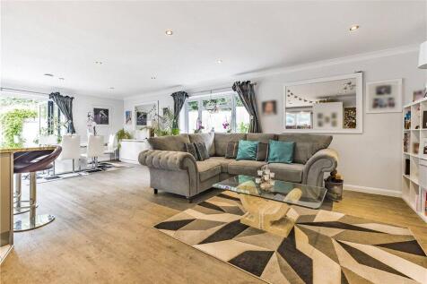 Lounge/Kitchen Area