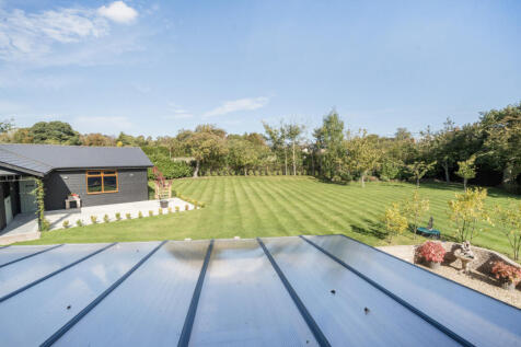 Garden &amp; Outbuilding