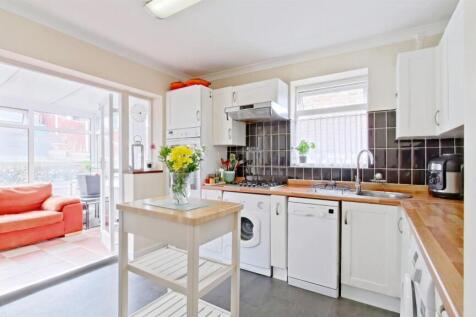 Kitchen (3).jpg