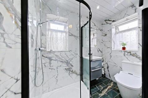 Shower_pe.jpg