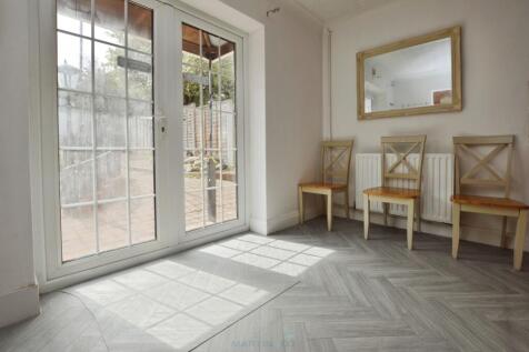pbox-living_room-328429.JPG