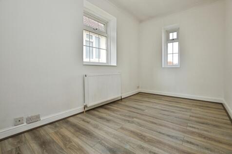pbox-bedroom-328429.JPG
