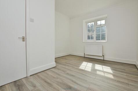 pbox-bedroom-328429.JPG