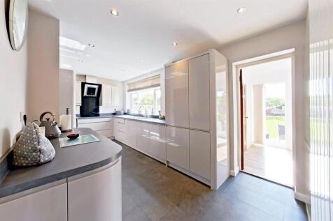 Kitchen (2)_pe.jpg