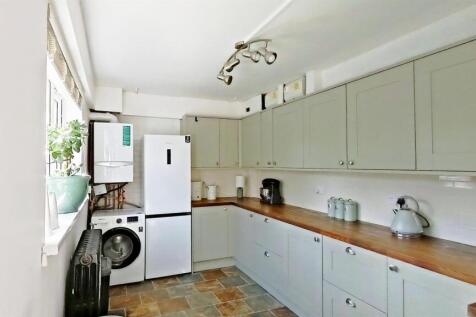 Kitchen (2).jpg