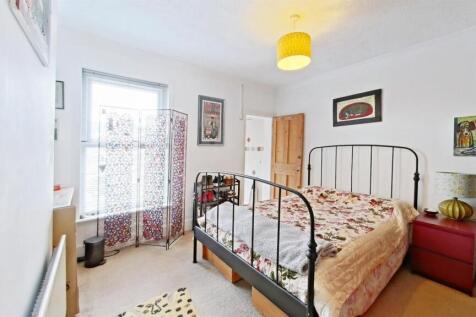 Bedroom (1)_pe.jpg