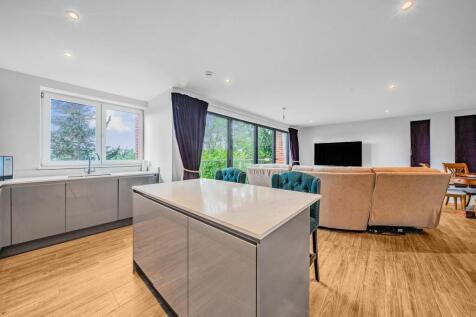 Kitchen/Breakfast Room/Lounge