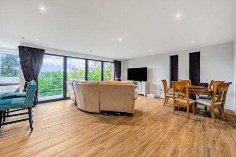 Kitchen/Breakfast Room/Lounge