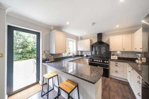 Kitchen/ Dining Room