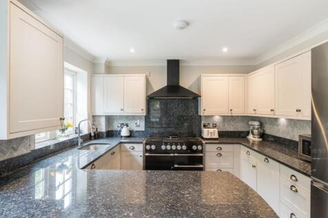 Kitchen/ Dining Room