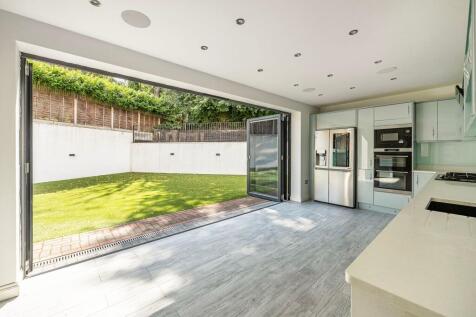 Kitchen/ Dining Room