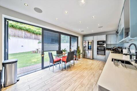 Kitchen/ Dining Room