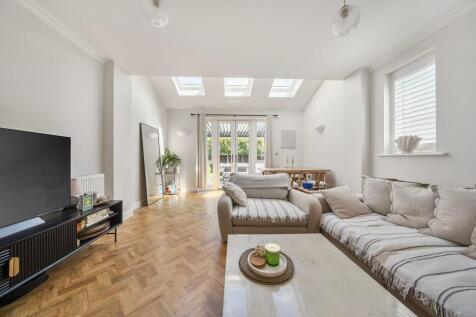 Lounge / Dining Room