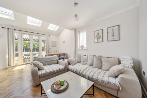 Lounge / Dining Room