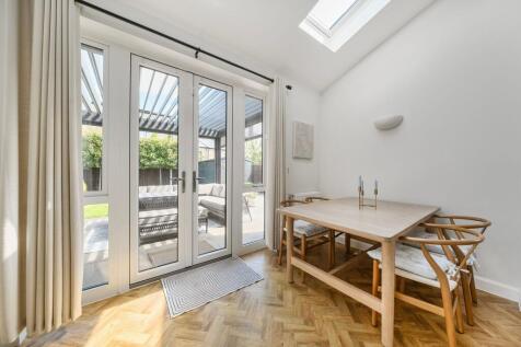 Lounge / Dining Room