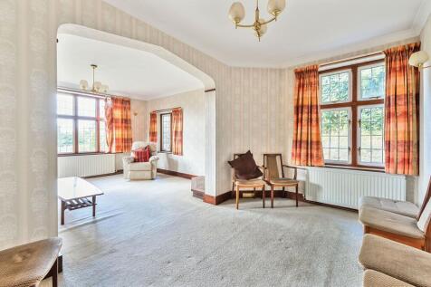 Lounge /Dining Room