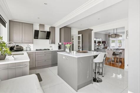 Kitchen / Breaskfast Room