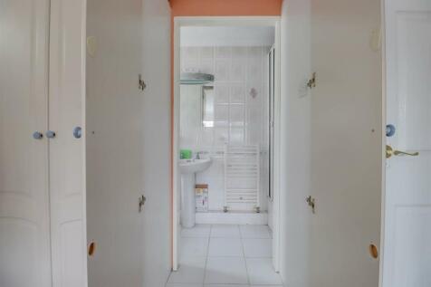 60 GUERNSEY GARDENS INSIDE-13.jpg
