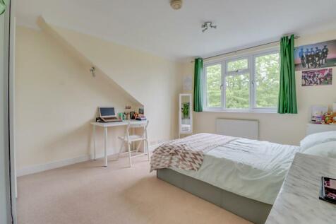 60 GUERNSEY GARDENS INSIDE-16.jpg
