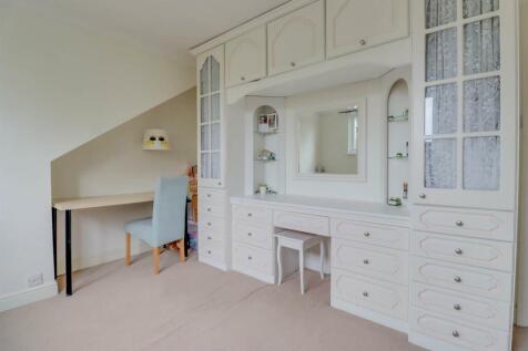 60 GUERNSEY GARDENS INSIDE-18.jpg