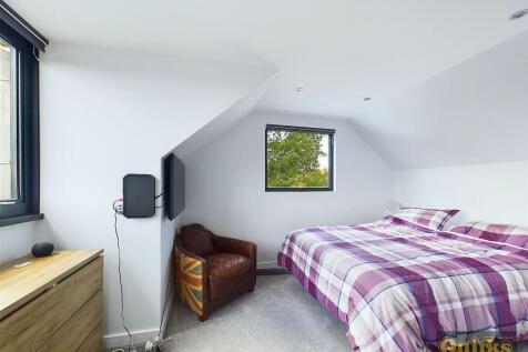 CAM02342G0-PR0062-STILL017.jpg