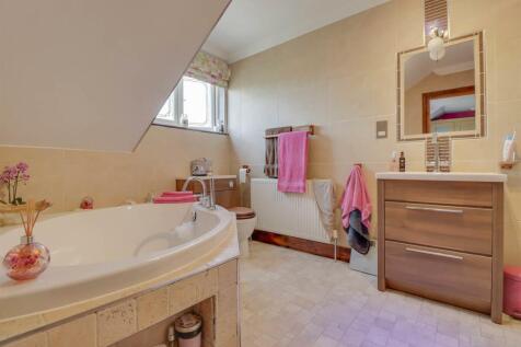 71 ATHELSTAN GARDENS-7.jpg