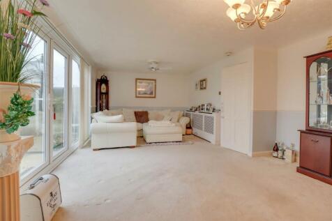 204 BEAUCHAMPS DRIVE INSIDE-5.jpg