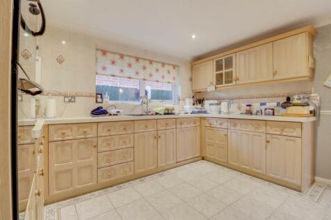 204 BEAUCHAMPS DRIVE INSIDE-10.jpg