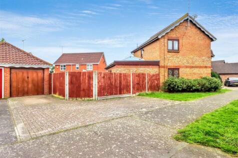 38 MERSEA CRES OUTSIDE-8.jpg