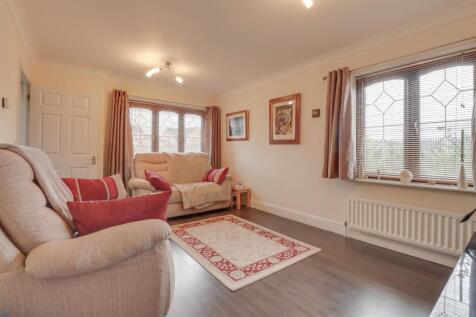 38 MERSEA CRES INSIDE-7.jpg