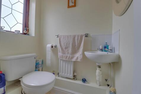 38 MERSEA CRES INSIDE-8.jpg