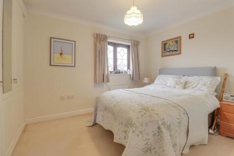 38 MERSEA CRES INSIDE-9.jpg