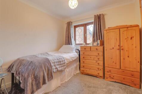 38 MERSEA CRES INSIDE-11.jpg