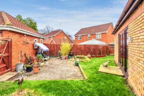 38 MERSEA CRES OUTSIDE-3.jpg