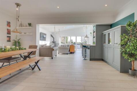 24 LOUVAINE INSIDE-2.jpg