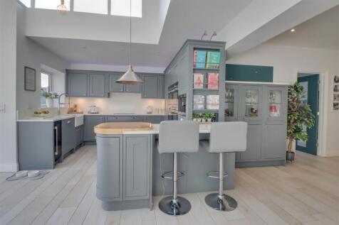 24 LOUVAINE INSIDE-7.jpg