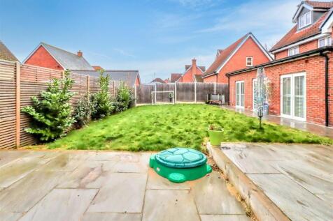6 GORSE WOOD VIEW OUTSIDE-3.jpg