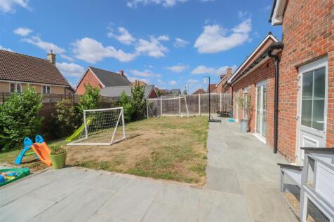 6 GORSE WOOD VIEW NEW FRONT-8.jpg
