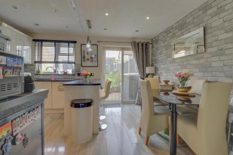 17 Pebmarsh Drive_-19.jpg