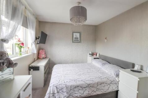 17 PEBMARSH BEDROOM 1-2.jpg