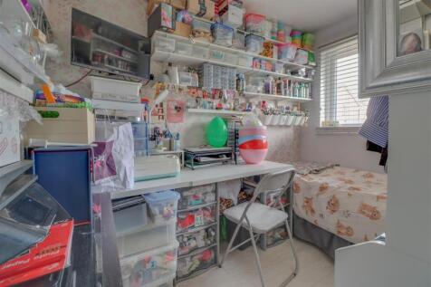 17 Pebmarsh Drive_-6.jpg