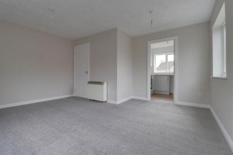 12 HEADINGLEY CLOSE-8.jpg