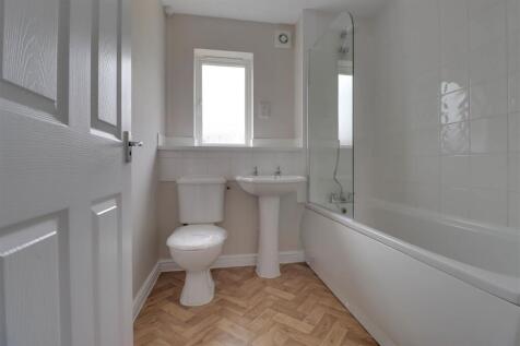 12 HEADINGLEY CLOSE-6.jpg