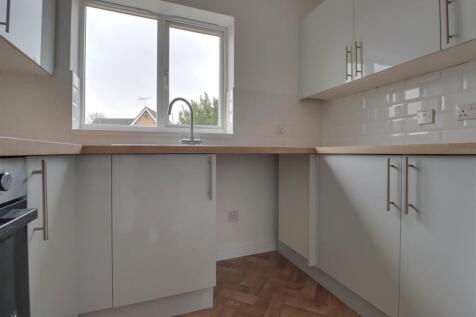 12 HEADINGLEY CLOSE-11.jpg