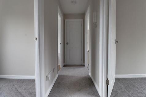 12 HEADINGLEY CLOSE.jpg